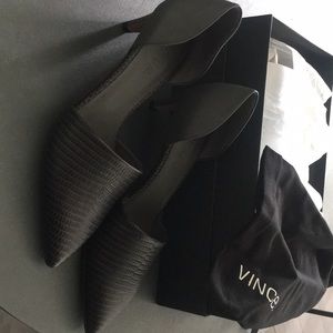 NIB Vince leather heels